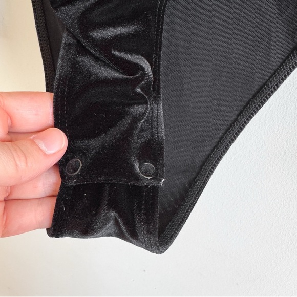 BARDOT • Lorena Velvet Bodysuit in Black - Picture 5 of 12